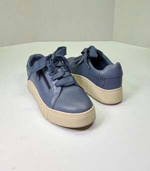 Clarks Collection Mykah Joy Leather Sneakers in Blue Women’s Size 7.5